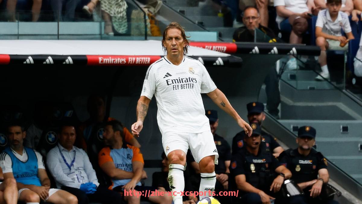 杏彩体育-世俱杯比赛换人时间统计研究：最佳替补登场时机数据支持